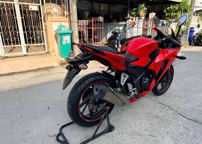 Honda cbr300r