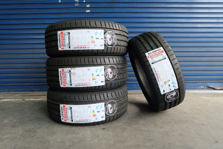 🐙 ยางใหม่ Kumho รุ่น Ecsta PS71 ขนาด 225 45R18 ปลายปี25