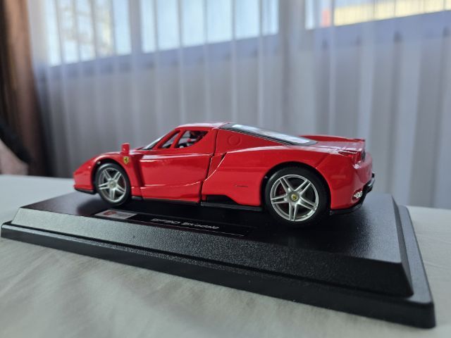 โมเดลรถสปอร์ตสะสม
Ferrari Enzo สเกล 1:24