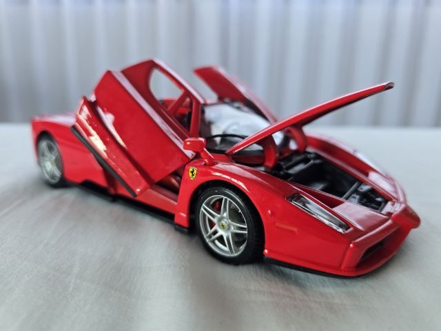 โมเดลรถสปอร์ตสะสม
Ferrari Enzo สเกล 1:24 รูปที่ 7