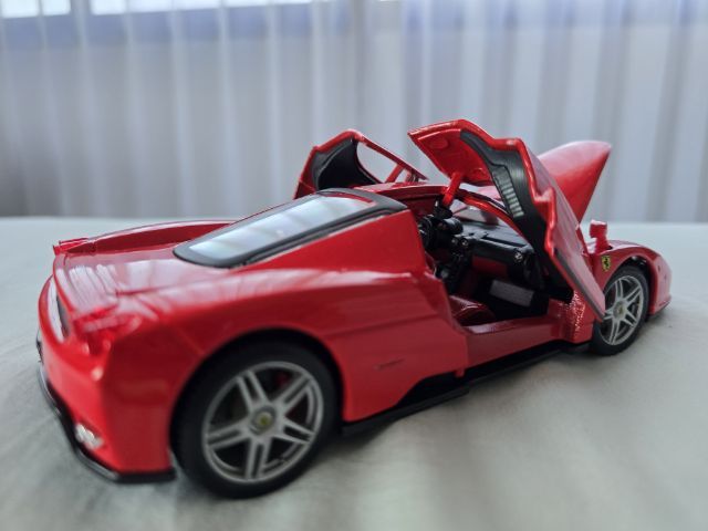 โมเดลรถสปอร์ตสะสม
Ferrari Enzo สเกล 1:24 รูปที่ 8