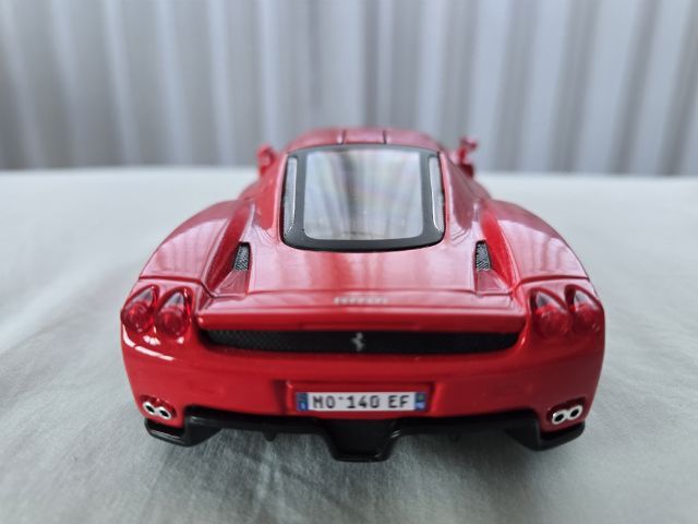 โมเดลรถสปอร์ตสะสม
Ferrari Enzo สเกล 1:24 รูปที่ 6