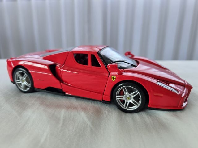 โมเดลรถสปอร์ตสะสม
Ferrari Enzo สเกล 1:24 รูปที่ 4