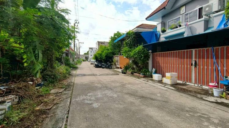 อื่นๆ มีบางส่วน ขายที่ดินพร้อมสิ่งปลูกสร้างทาวเฮาว์ รูปที่ 4