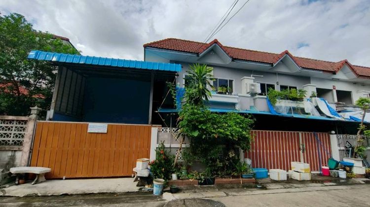 ขายที่ดินพร้อมสิ่งปลูกสร้างทาวเฮาว์