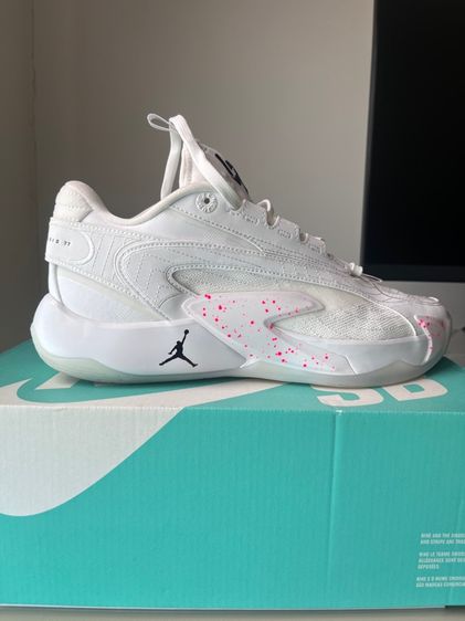 รองเท้าวิ่ง ผ้าใบ ผู้ชาย NIKE Luka 2 PF สีขาว ไม่เคยใส่ สภาพนางฟ้า ด้านในนุ่ม