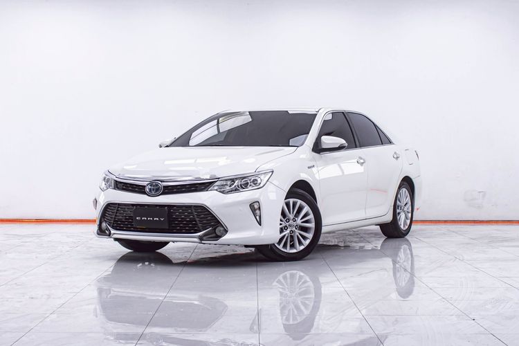 รถ Toyota Camry 2.5 Hybrid Premium สี ขาว