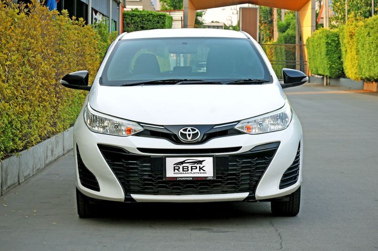 Toyota Yaris 2020 1.2 Mid Sedan เบนซิน ไม่ติดแก๊ส เกียร์อัตโนมัติ ขาว รูปที่ 2