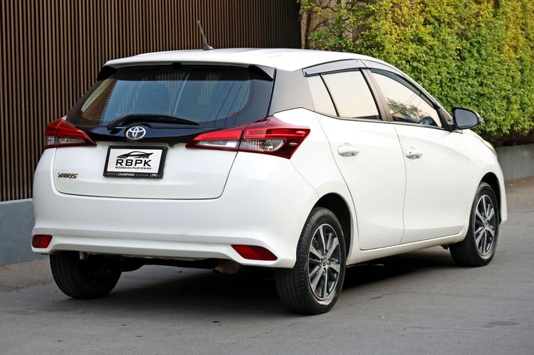 Toyota Yaris 2020 1.2 Mid Sedan เบนซิน ไม่ติดแก๊ส เกียร์อัตโนมัติ ขาว รูปที่ 4