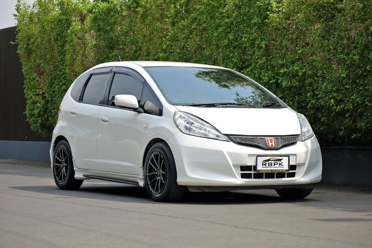 Honda Jazz 2012 1.5 S Sedan เบนซิน LPG เกียร์อัตโนมัติ ขาว