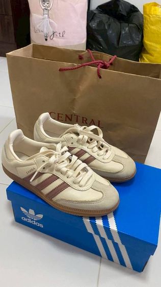 รองเท้า Adidasแท้ ไม่เสียดายส่งต่อใส่แค่ 1ครั้งขายครึ่งราคา