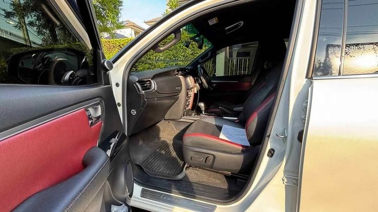 Toyota Fortuner 2020 2.4 Legender Black Top 4WD Utility-car ดีเซล เกียร์อัตโนมัติ ขาว รูปที่ 4