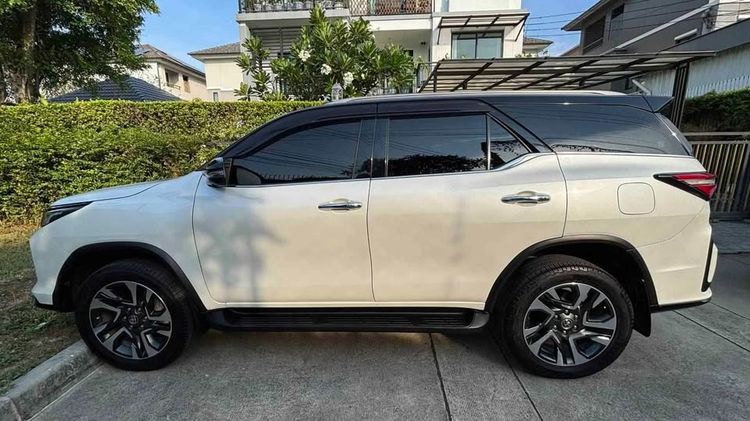 Toyota Fortuner 2020 2.4 Legender Black Top 4WD Utility-car ดีเซล เกียร์อัตโนมัติ ขาว รูปที่ 3