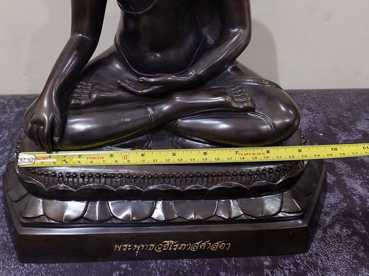 พระพุทธวชิโรภาสศาสดา ขนาดบูชา หน้าตัก 9 นิ้ว เนื้อทองเหลืองรมดำ ที่ระลึกสำนักงบประมาณ 59 ปี พิธีใหญ่ วัดราชบพิธ พ.ศ.2560 สภาพสวย นอนกล่อง รูปที่ 6