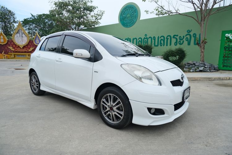 รถ Toyota Yaris 1.5 TRD Sportivo สี ขาว