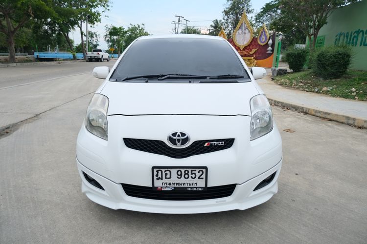 Toyota Yaris 2011 1.5 TRD Sportivo Sedan เบนซิน ไม่ติดแก๊ส เกียร์อัตโนมัติ ขาว รูปที่ 2