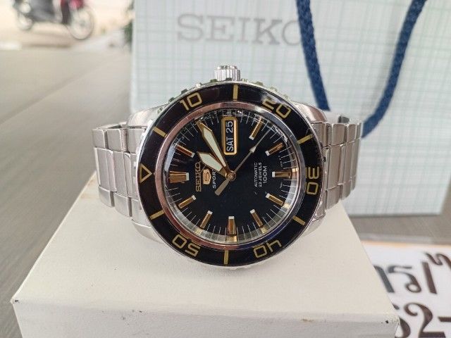 Seiko รุ่น Snzh57k1