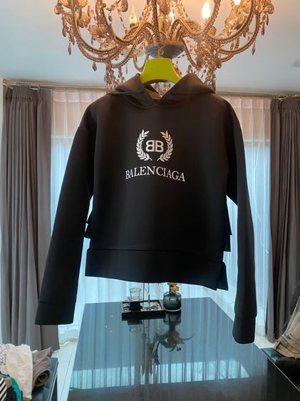 บาร์เลนเซียเอก้า (ติดจองค่ะ)เสื้อแขนยาว สภาพใหม่เอี่ยม 