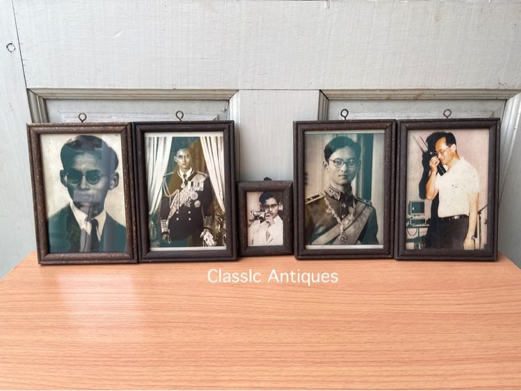 ภาพในหลวงรัชกาลที่9 พร้อมกรอบไม้สะสม