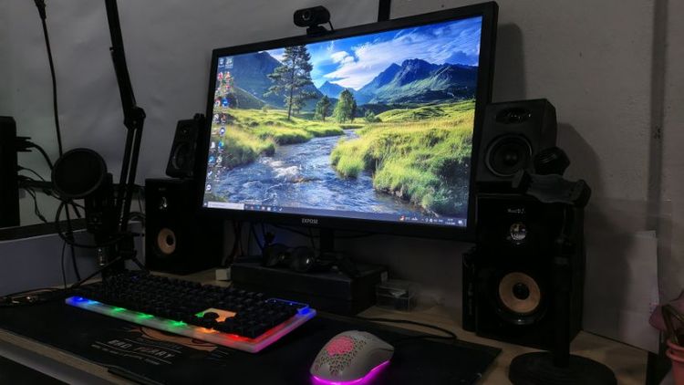 ขายคอมพิวเตอร์ ทำงาน เรียน เล่นเกมร์ ครบชุดสวยๆ