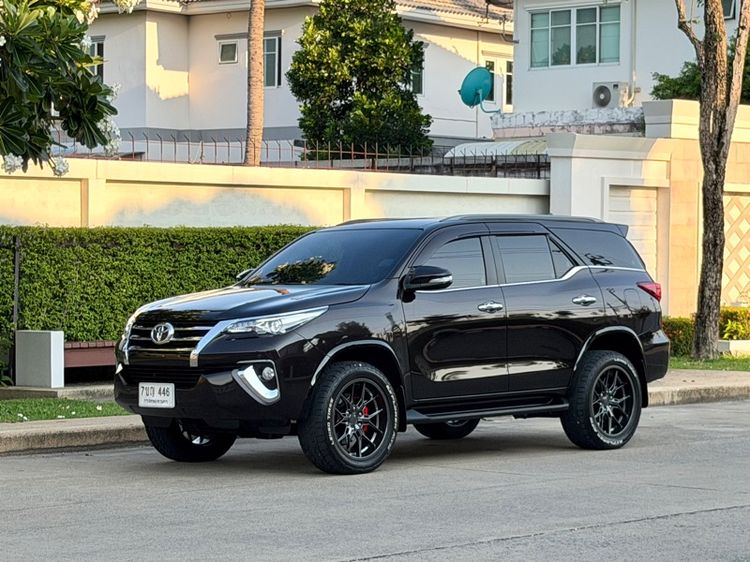 Toyota Fortuner 2017 2.8 V Utility-car ดีเซล ไม่ติดแก๊ส เกียร์อัตโนมัติ น้ำตาล