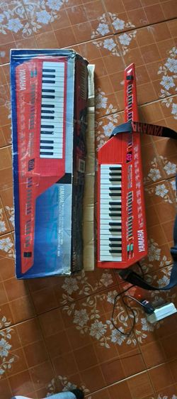 กีต้าร์ไฟฟ้า Yamaha SHS-10R FM Digital Keytar with MIDI Out (Made in Japan)

