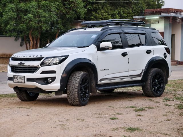 รถ Chevrolet Trailblazer 2.5 LT สี ขาว