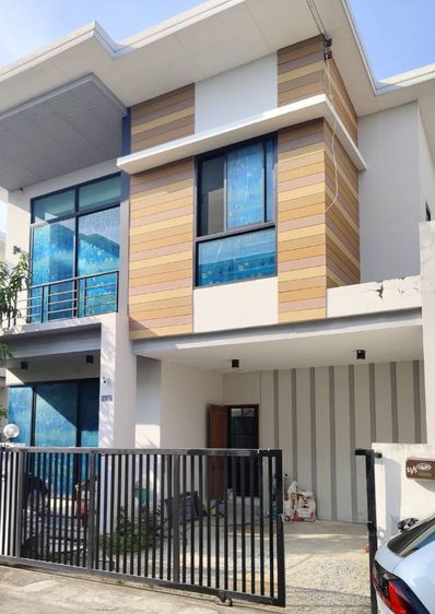 บ้านเดี่ยวสไตล์บ้านแฝด
