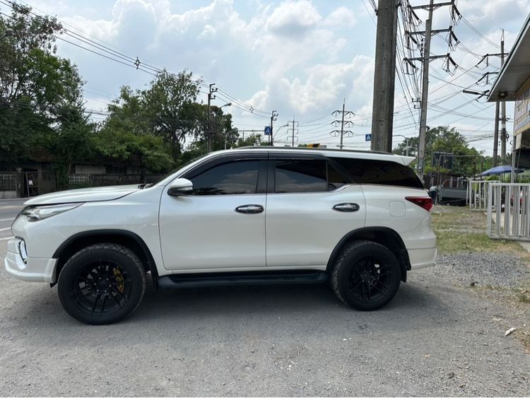 Toyota Fortuner 2015 2.8 V 4WD Utility-car ดีเซล ไม่ติดแก๊ส เกียร์อัตโนมัติ ขาว รูปที่ 2