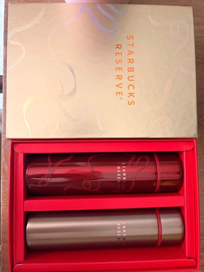 Starbucks และ Hydro Flask 