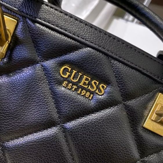 กระเป๋า GUESS แท้ มือ1 จะถือก็ได้ หรือใช้สายยาวสะพายก็ได้  รูปที่ 5