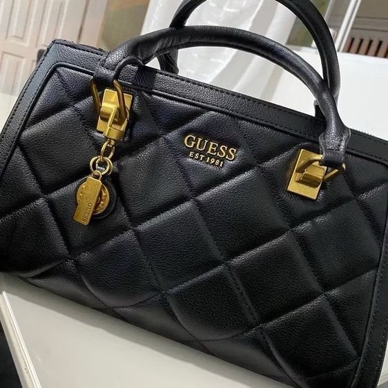กระเป๋า GUESS แท้ มือ1 จะถือก็ได้ หรือใช้สายยาวสะพายก็ได้  รูปที่ 6