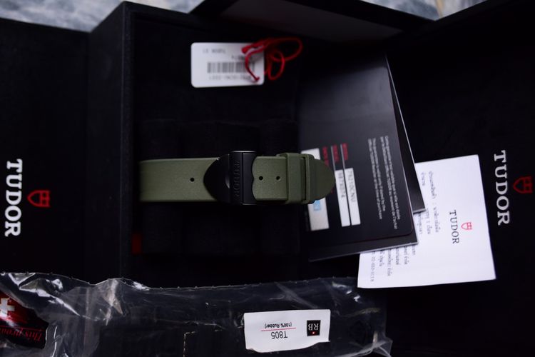 tudor ceramic black bay ขาย100000ครับ สภาพสวยครับ ยกกล่องครับ รูปที่ 5