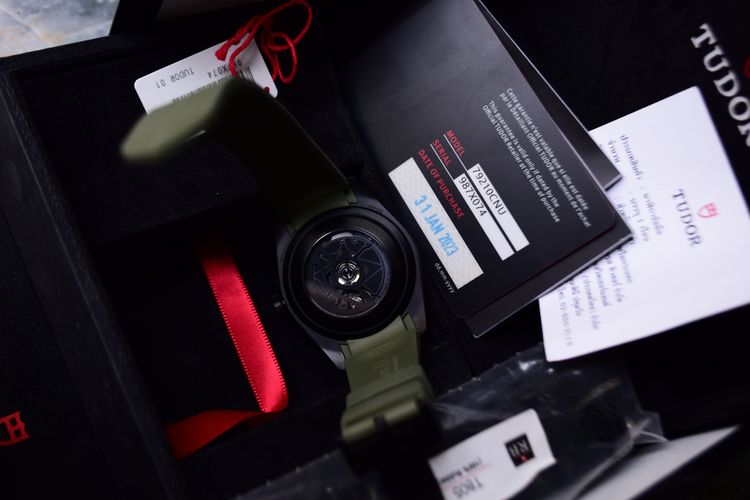 tudor ceramic black bay ขาย100000ครับ สภาพสวยครับ ยกกล่องครับ รูปที่ 6