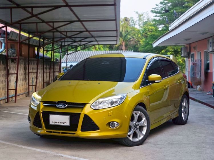 รถ Ford Focus 2.0 Sport สี เหลือง