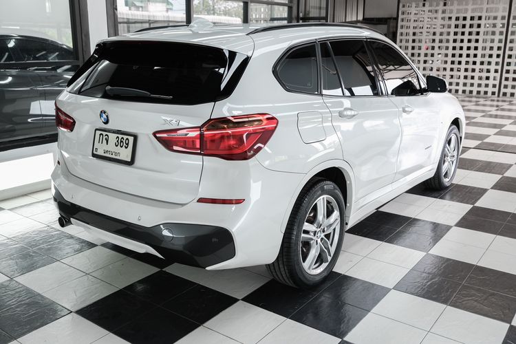 BMW X1 2016 2.0 sDrive18d M Sport Sedan ดีเซล ไม่ติดแก๊ส เกียร์อัตโนมัติ ขาว รูปที่ 4