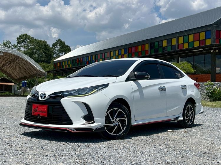 รถ Toyota Yaris ATIV 1.2 Sport สี ขาว