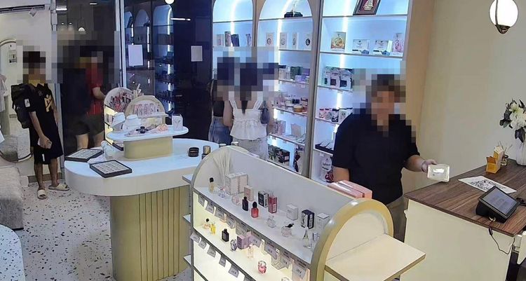 เซ้งร้านเครื่องสำอาง แฟชั่นเครื่องประดับ  ทำเลดี มีลูกค้าประจำ u village คลองหนึ่ง ตลาดติดมธ