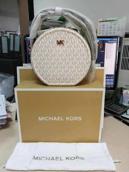Michael Kors ปี 2021 สีเขียว