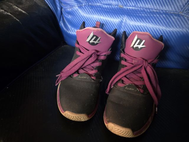 ดำ อื่นๆ รองเท้าผ้าใบ UK 7.5 | EU 41 1/3 | US 8 อื่นๆ รองเท้า PEAK ILLEST-1 ไซส์ 41 รองเท้านักร้องอิลสลิกรุ่นแรก 2,100 บาท รวมส่ง ของอยู่เมืองบุรีรัมย์ จังหวัดใกล้เคียงนัดรับได้ครับ