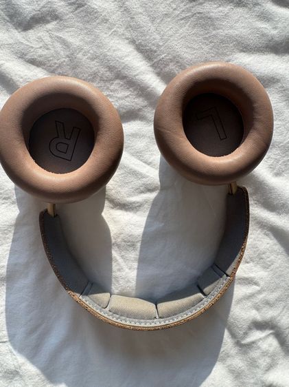 Bang and Olufsen Beoplay H9 3rd Gen (Gold Tone) สภาพดีมาก รูปที่ 2