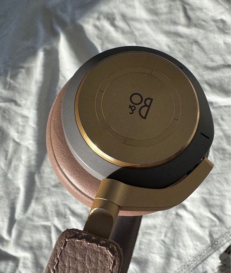 Bang and Olufsen Beoplay H9 3rd Gen (Gold Tone) สภาพดีมาก รูปที่ 3