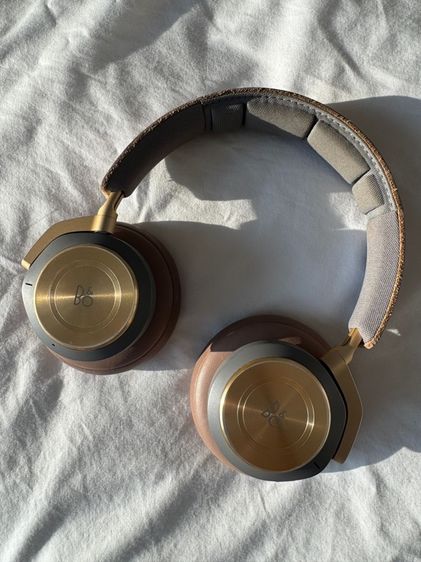 Bang and Olufsen Beoplay H9 3rd Gen (Gold Tone) สภาพดีมาก