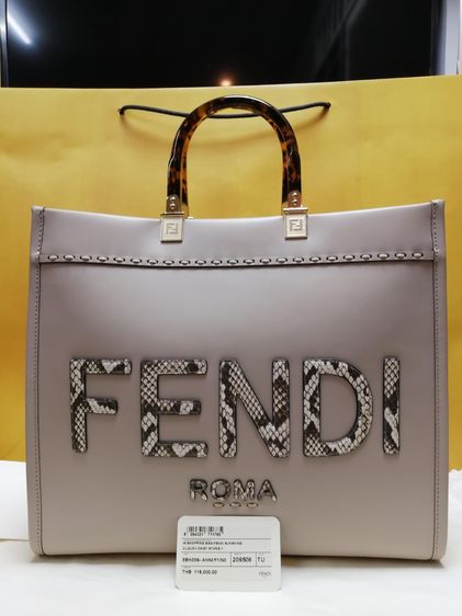 Fendi ปี 2022 สีน้ำตาล Tote