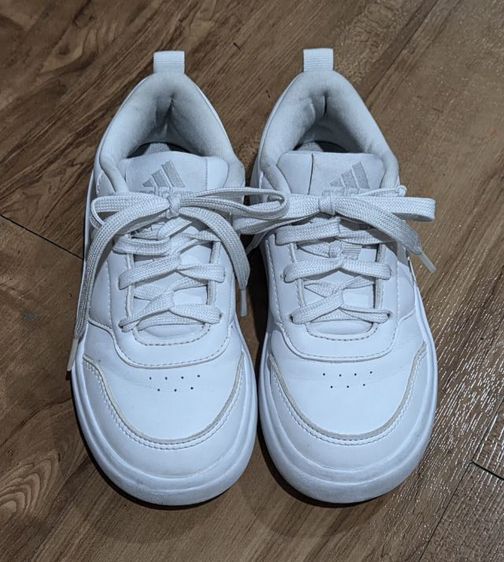 รองเท้าเด็ก รองเท้าพละ รองเท้าผ้าใบสีขาว Adidas แท้ มือสอง สภาพดี ไซส์ US12.5  FR30.5 ออกช็อปเซ็นทรัล