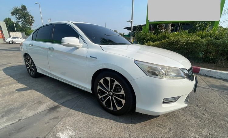 รถ Honda Accord 2.0 Hybrid สี ขาว