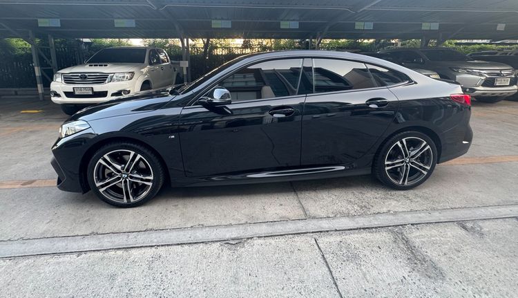 BMW Series 2 2021 220i Sedan เบนซิน เกียร์อัตโนมัติ ดำ รูปที่ 2
