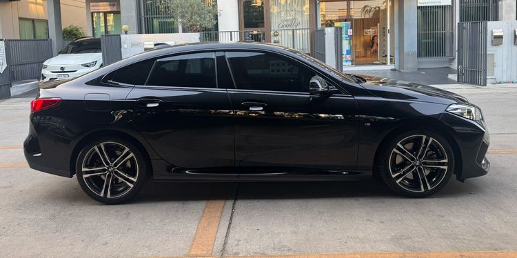 BMW Series 2 2021 220i Sedan เบนซิน เกียร์อัตโนมัติ ดำ รูปที่ 4