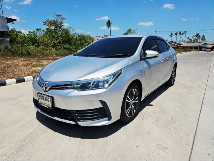 รถ Toyota Altis 1.6 G สี บรอนซ์เงิน