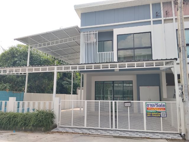 ทาวน์เฮ้าส์รีโนเวทใหม่